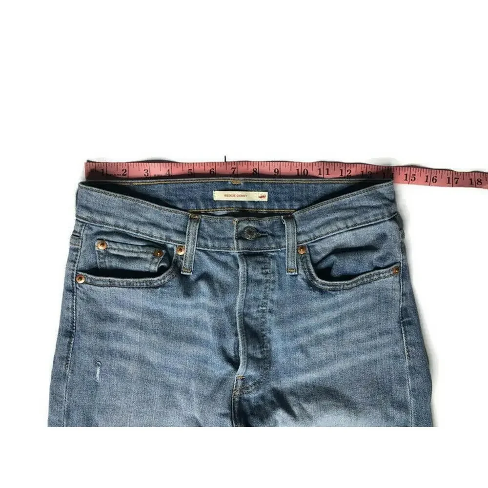 Levi's Womens Wedgie Skinny Jeans High Rise Light Wash Distressed Raw Hem Sz 29 - Picture 7 of 9
